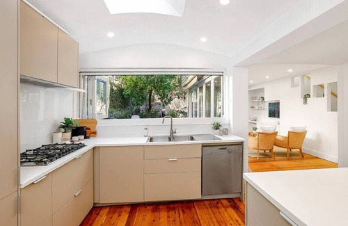 McMahons Point House | Bright & Spacious Home in McMahons Point