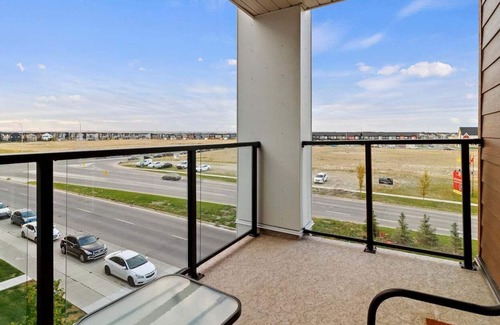 Calgary House | Bright & Spacious condo, 2BR+2Bath+Heated Parking