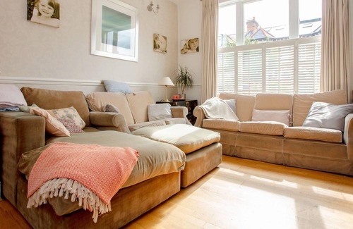 Earlsfield House | Bright & Spacious Family Home Near Wimbledon
