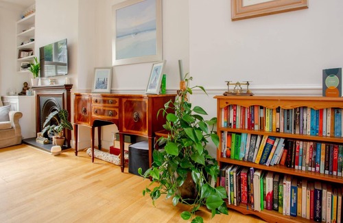 Earlsfield House | Bright & Spacious Family Home Near Wimbledon
