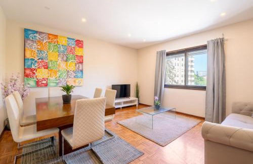 Ramalde Apartment | Bright & Spacious Flat by Host Wise