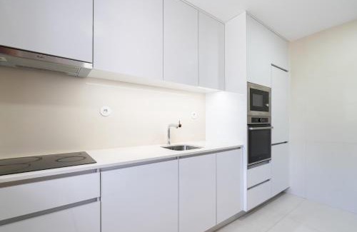 Ramalde Apartment | Bright & Spacious Flat by Host Wise