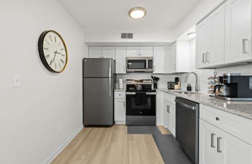 Royal Oak Apartment | Bright & Spacious Flat Near the Heart of Royal Oak