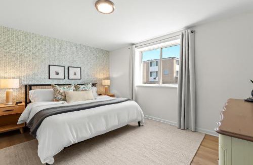 Royal Oak Apartment | Bright & Spacious Flat Near the Heart of Royal Oak