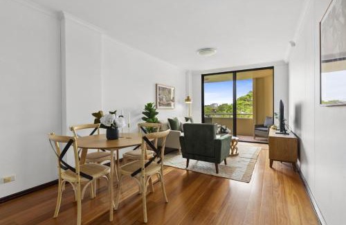 Surry Hills Apartment | Bright & Spacious Surry Hills Apartment