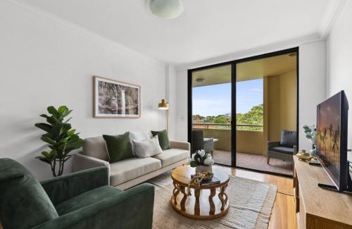 Surry Hills Apartment | Bright & Spacious Surry Hills Apartment