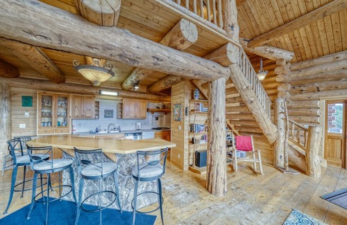 Salida Cabin | Bright Star Ranch-Beautiful, Spacious home with Hot Tub! Dog Friendly