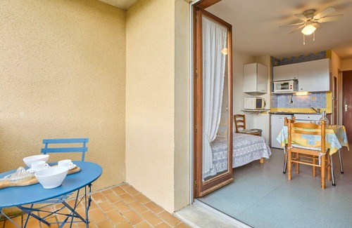 Barbotan-les-Thermes Apartment | Bright studio with balcony and Wi-Fi in Barbotan