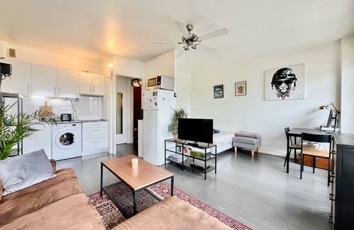 Centre Ville Apartment | Bright studio with balcony on the 10th floor