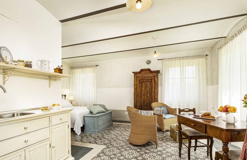 Cherasco Apartment | Bright studio 5 with swimming pool in a period villa in the Barolo area