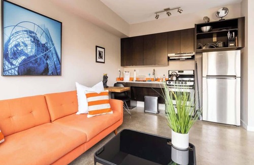 Belmont Apartment | Bright Studio Apartment - Food Carts & Local Shops