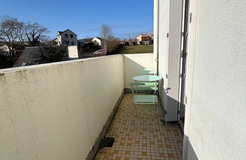 La Roche-Posay Apartment | Bright studio downtown with balcony