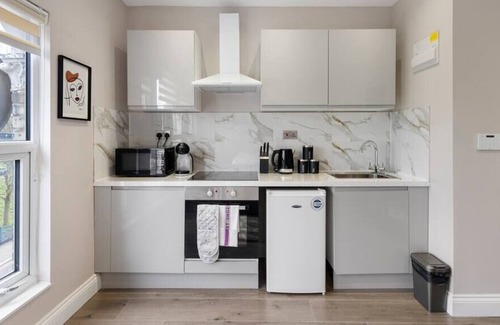 Seven Sisters Apartment | Bright Studio in a Central Location