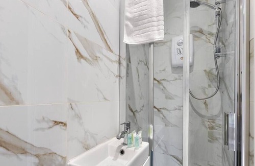 Seven Sisters Apartment | Bright Studio in a Central Location