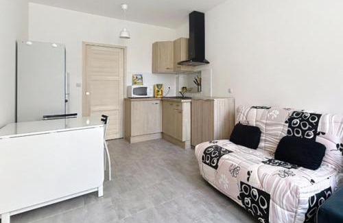 Coursan Apartment | Bright studio in Coursan close to activities