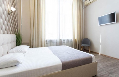 Petrovskoye Apartment | Bright studio in the Center - Hrekivska str. 3