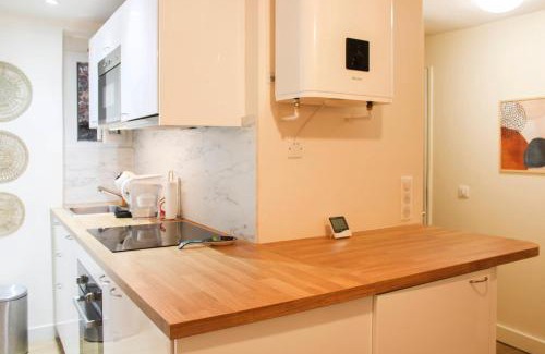 19th Arrondissement Apartment | bright studio with balcony quiet location