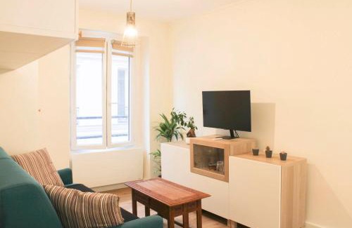 19th Arrondissement Apartment | bright studio with balcony quiet location