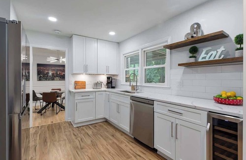 Chamblee House | Bright, Stylish Tranquil Hideaway with Cozy Porch Swing