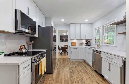 Chamblee House | Bright, Stylish Tranquil Hideaway with Cozy Porch Swing