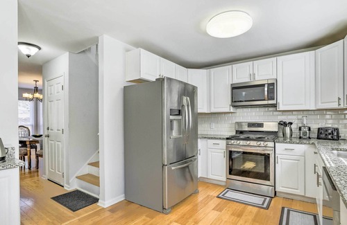 Sugar Hill House | Bright Sugar Hills Home ~ 5 Mi to Lake Lanier