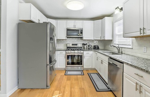Sugar Hill House | Bright Sugar Hills Home ~ 5 Mi to Lake Lanier
