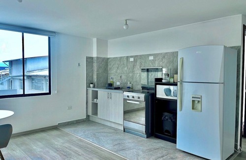 Miraflores Apartment | Bright Suite for Couples in La Mariscal with Gym and Terrace.
