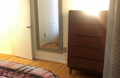 Mount Vernon Apartment | Bright & Sunny Condo Perfect for Professionals Free Wifi Work Space Paid Parking