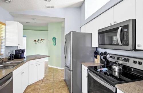 Deltona Lakes House | Bright, sunny, spacious house close to nearby attractions