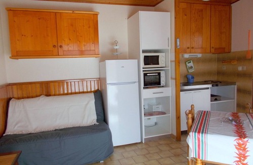 Barbotan-les-Thermes Apartment | Bright T2 with south terrace, parking and Wifi in Barbotan