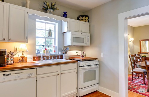 Davis Islands Villa | Bright Tampa Villa - Heated Pool, Hot Tub & Patio