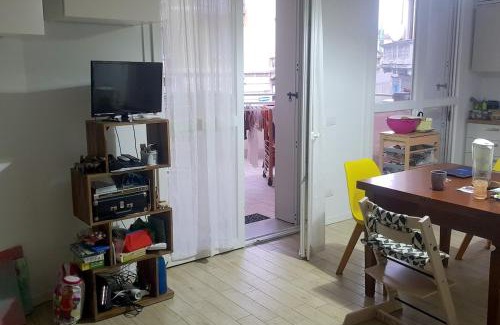 Precotto Apartment | Bright three-room apartment with terrace in Milan