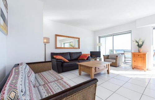 Pointe Croisette Apartment | Bright two bedroomed apartment on the beach in Cannes with huge terrace with fabulous sea views - 2001
