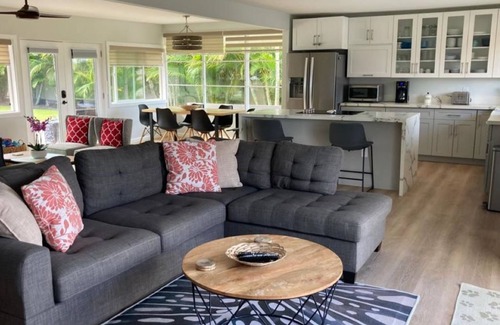 Lanikai House | Bright, upgraded house, A/C, near the ocean! CONTACT FOR RATES & AVAILABILITY!