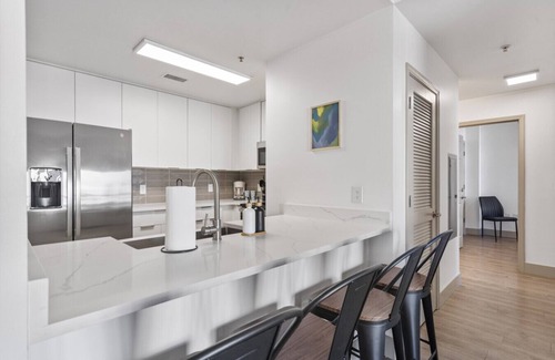 Third Ward Apartment | Bright Uptown Bliss | Free Parking, Walkable, Views