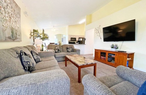 Westridge House | Bright vacation home within the popular Westridge community