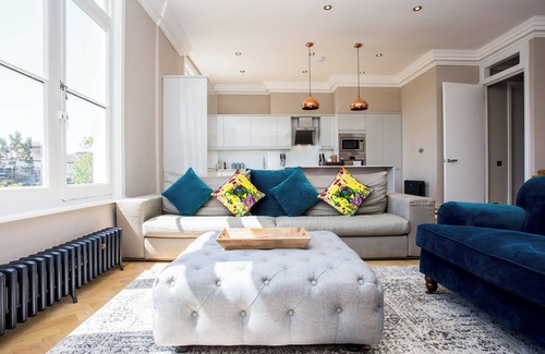 South Hampstead Apartment | Bright, Vibrant 1 BD Apartment in Sth Hampstead!
