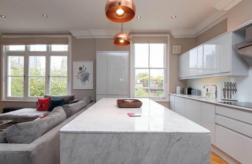 South Hampstead Apartment | Bright, Vibrant 1 BD Apartment in Sth Hampstead!