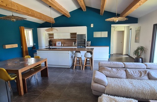 Le Puyricard House | Bright villa with pool