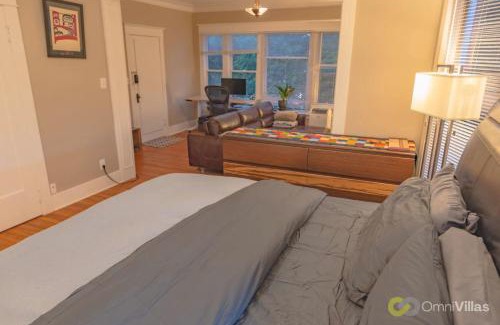 Minor Apartment | Bright vintage Apt in the heart of Seattle