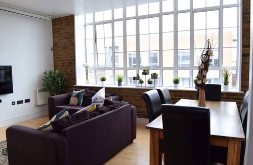 Southwark Apartment | Bright Warehouse Conversion in Buzzing Peckham
