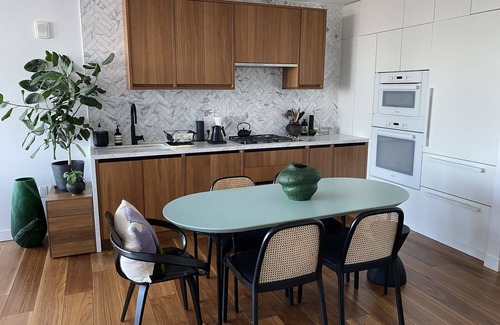 Greenpoint Condo | Bright waterfront apt with stunning NYC skyline views