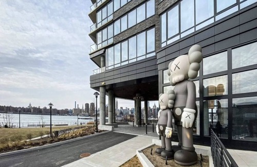 Greenpoint Condo | Bright waterfront apt with stunning NYC skyline views