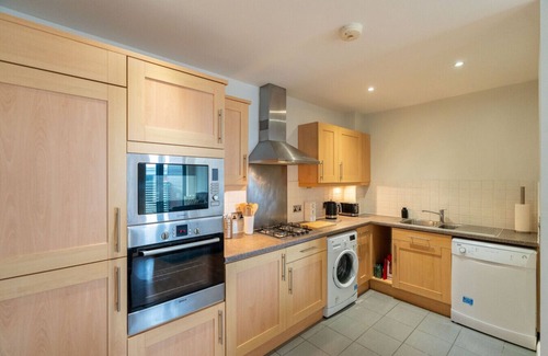 Watford Apartment | Bright Watford Home | Balcony + Parking Included