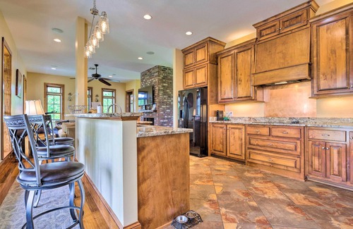 Waveland House | Bright Waveland Home - Walk to Beach Access!