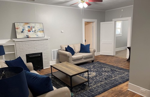 Hattiesburg House | Bright Yellow house Charming 2-bedroom house with WiFi and AC in Hattiesburg