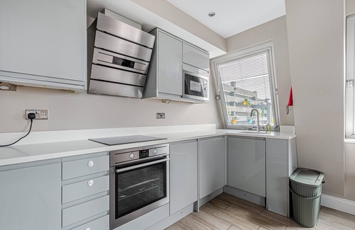 Brighton City Centre Apartment | Brighton Beach City Penthouse Sea Views Balcony