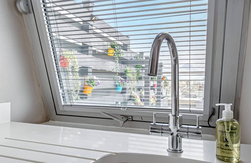 Brighton City Centre Apartment | Brighton Beach City Penthouse Sea Views Balcony