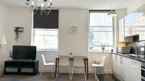 The Lanes Apartment | Brighton Beachside City Gem 7 Min Walk to Shore 1 Bed 1 Bath