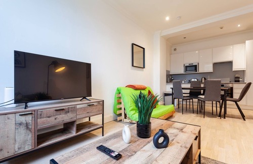 Brighton Apartment | Brighton Blissful Retreat by the Sea